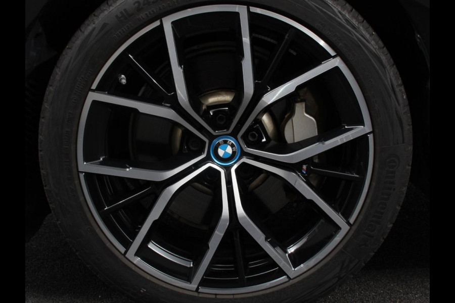 BMW 5 Serie Touring 530e M Sport PHEV AUTOMAAT 292PK Climate control Adaptieve cruise control Keyless Parkeersensoren Achteruitrijcamera Panoramadak LED Verwarmde voorstoelen Trekhaak Apple Carplay/ Android Auto