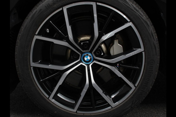 BMW 5 Serie Touring 530e M Sport PHEV AUTOMAAT 292PK Climate control Adaptieve cruise control Keyless Parkeersensoren Achteruitrijcamera Panoramadak LED Verwarmde voorstoelen Trekhaak Apple Carplay/ Android Auto