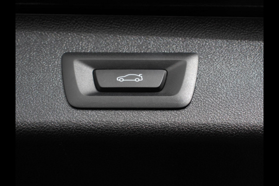 BMW 5 Serie Touring 530e M Sport PHEV AUTOMAAT 292PK Climate control Adaptieve cruise control Keyless Parkeersensoren Achteruitrijcamera Panoramadak LED Verwarmde voorstoelen Trekhaak Apple Carplay/ Android Auto