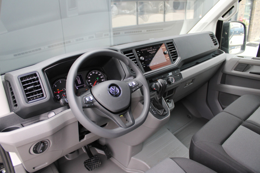 Volkswagen Crafter 35 2.0 TDI L3H3 177pk - LED koplampen - Navigatie - Geveerde stoel - Cruise - Camera - DAB - Parkeersensoren - Rijklaar