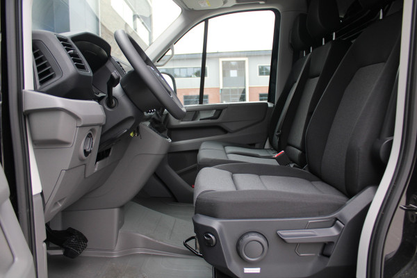 Volkswagen Crafter 35 2.0 TDI L3H3 177pk - LED koplampen - Navigatie - Geveerde stoel - Cruise - Camera - DAB - Parkeersensoren - Rijklaar