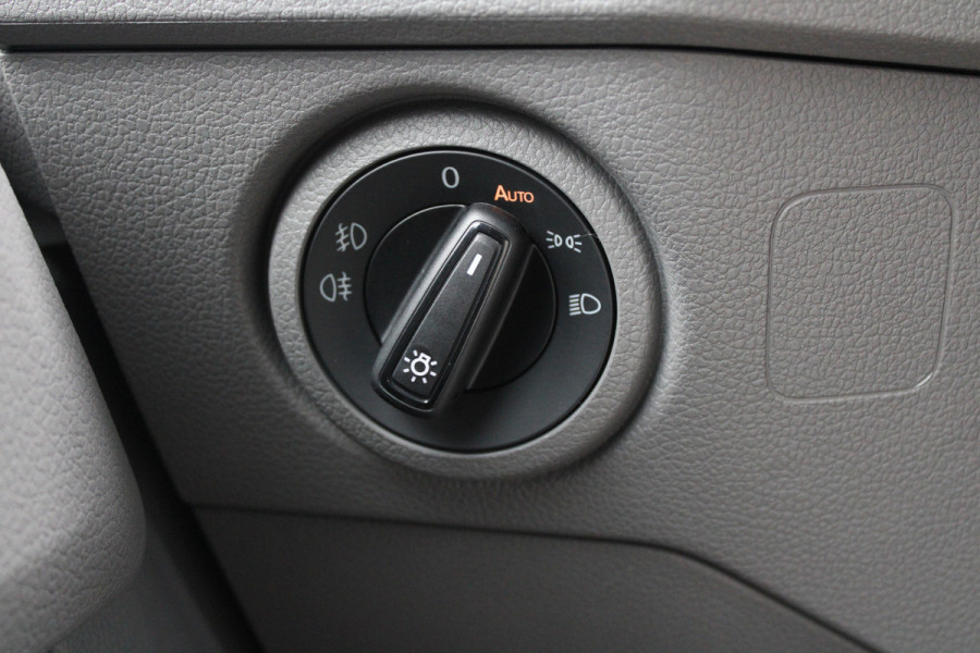 Volkswagen Crafter 35 2.0 TDI L3H3 177pk - LED koplampen - Navigatie - Geveerde stoel - Cruise - Camera - DAB - Parkeersensoren - Rijklaar