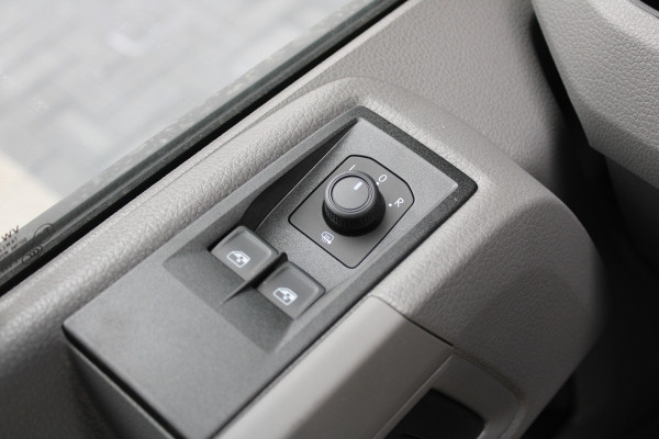 Volkswagen Crafter 35 2.0 TDI L3H3 177pk - LED koplampen - Navigatie - Geveerde stoel - Cruise - Camera - DAB - Parkeersensoren - Rijklaar