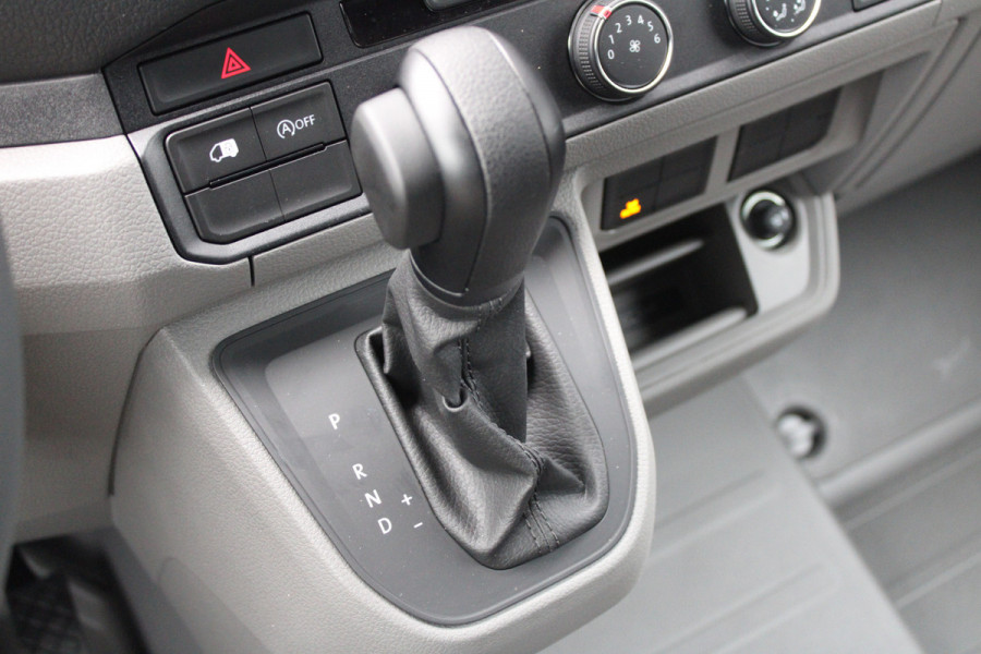 Volkswagen Crafter 35 2.0 TDI L3H3 177pk - LED koplampen - Navigatie - Geveerde stoel - Cruise - Camera - DAB - Parkeersensoren - Rijklaar