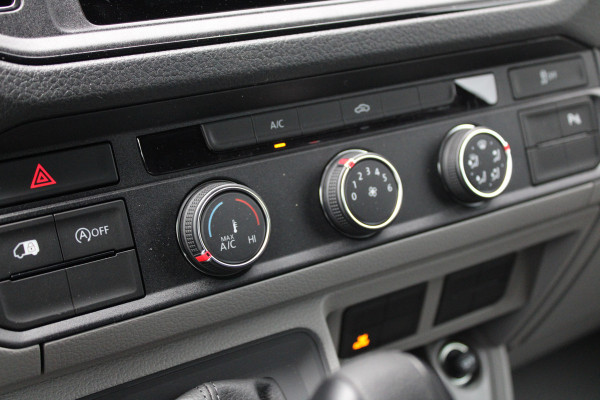 Volkswagen Crafter 35 2.0 TDI L3H3 177pk - LED koplampen - Navigatie - Geveerde stoel - Cruise - Camera - DAB - Parkeersensoren - Rijklaar