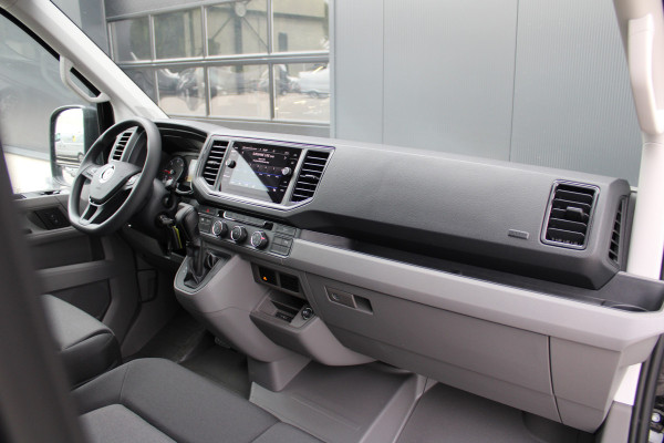 Volkswagen Crafter 35 2.0 TDI L3H3 177pk - LED koplampen - Navigatie - Geveerde stoel - Cruise - Camera - DAB - Parkeersensoren - Rijklaar
