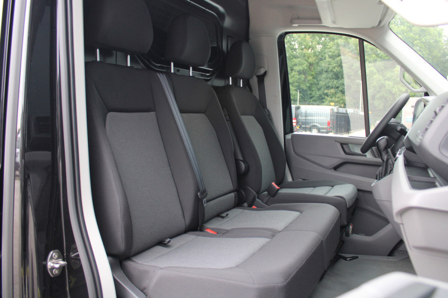 Volkswagen Crafter 35 2.0 TDI L3H3 177pk - LED koplampen - Navigatie - Geveerde stoel - Cruise - Camera - DAB - Parkeersensoren - Rijklaar