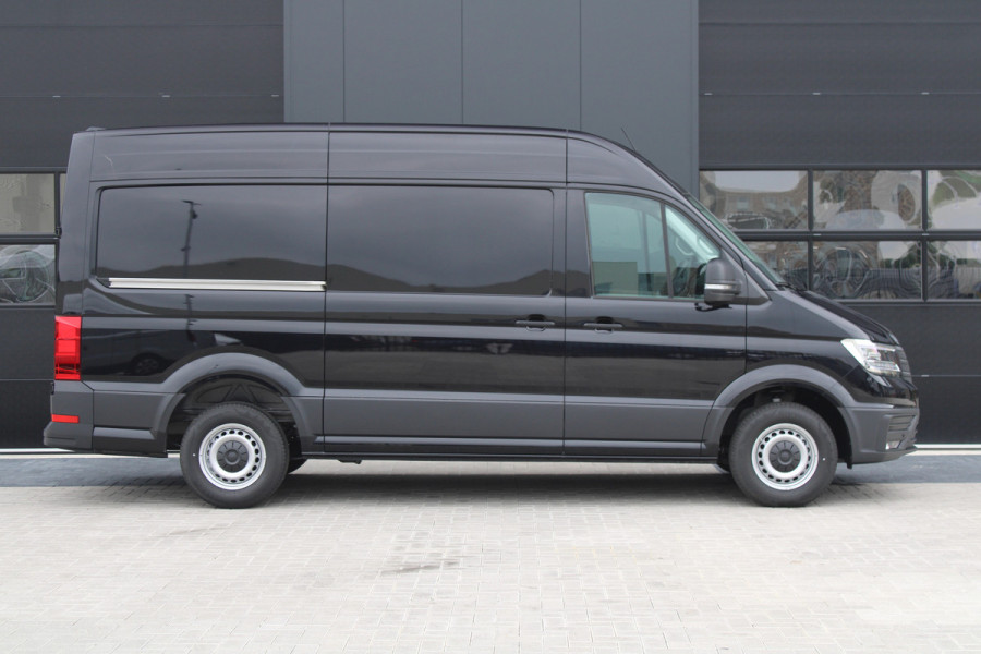 Volkswagen Crafter 35 2.0 TDI L3H3 177pk - LED koplampen - Navigatie - Geveerde stoel - Cruise - Camera - DAB - Parkeersensoren - Rijklaar