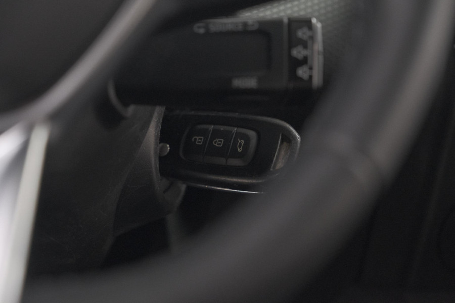 Renault Clio TCe 90 Zen | Navigatie | Parkeersensoren | Apple Carplay | 16 Inch Lichtmetalen Velgen