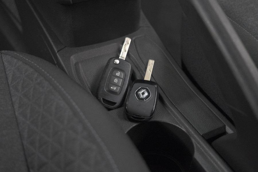 Renault Clio TCe 90 Zen | Navigatie | Parkeersensoren | Apple Carplay | 16 Inch Lichtmetalen Velgen