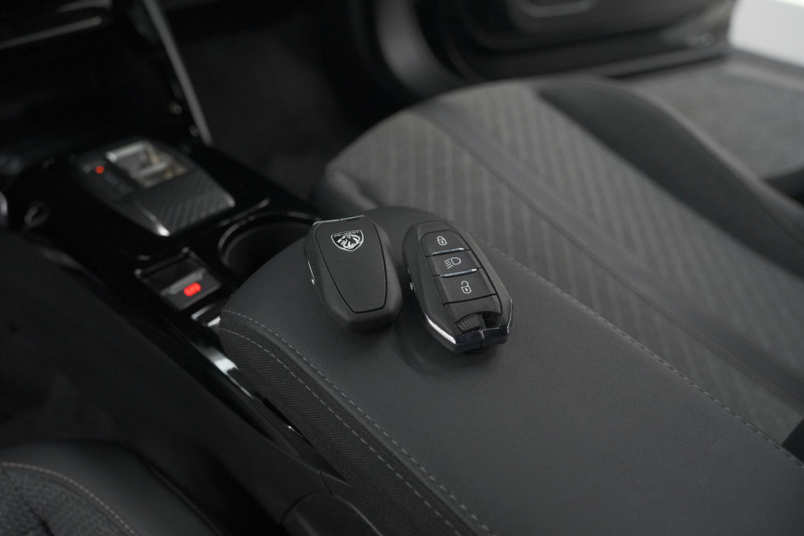 Peugeot 2008 Hybrid 136 e-DCS6 Allure | 360 Camera | Adaptieve Cruise Control | Dodehoekdetectie | Navigatie