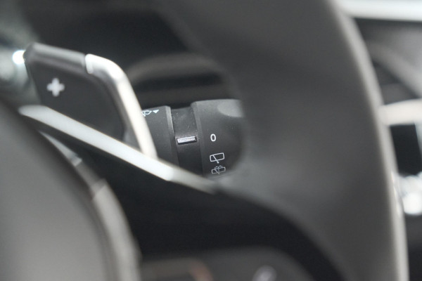 Peugeot 2008 Hybrid 136 e-DCS6 Allure | 360 Camera | Adaptieve Cruise Control | Dodehoekdetectie | Navigatie