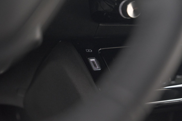 Peugeot 2008 Hybrid 136 e-DCS6 Allure | 360 Camera | Adaptieve Cruise Control | Dodehoekdetectie | Navigatie