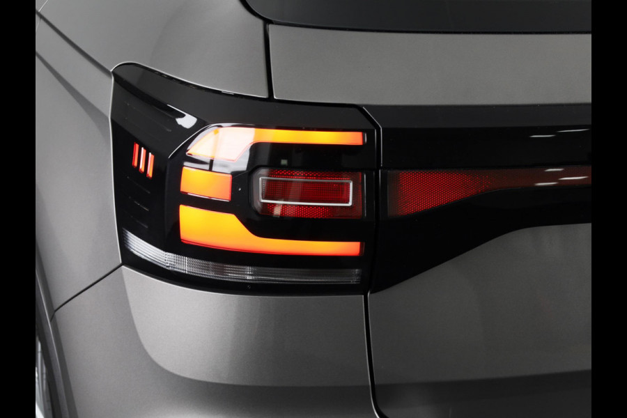 Volkswagen T-Cross 1.0 TSI Style 110 pk Automaat (DSG) | Navigatie | Parkeersensoren | Achteruitrijcamera | Adaptieve cruise control | LED koplampen | Stoelverwarming |