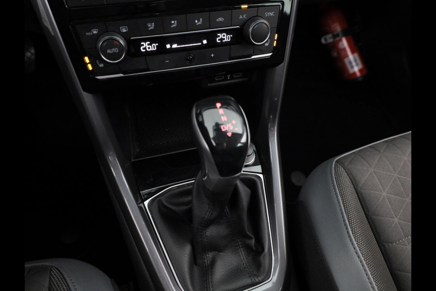 Volkswagen T-Cross 1.0 TSI Style 110 pk Automaat (DSG) | Navigatie | Parkeersensoren | Achteruitrijcamera | Adaptieve cruise control | LED koplampen | Stoelverwarming |