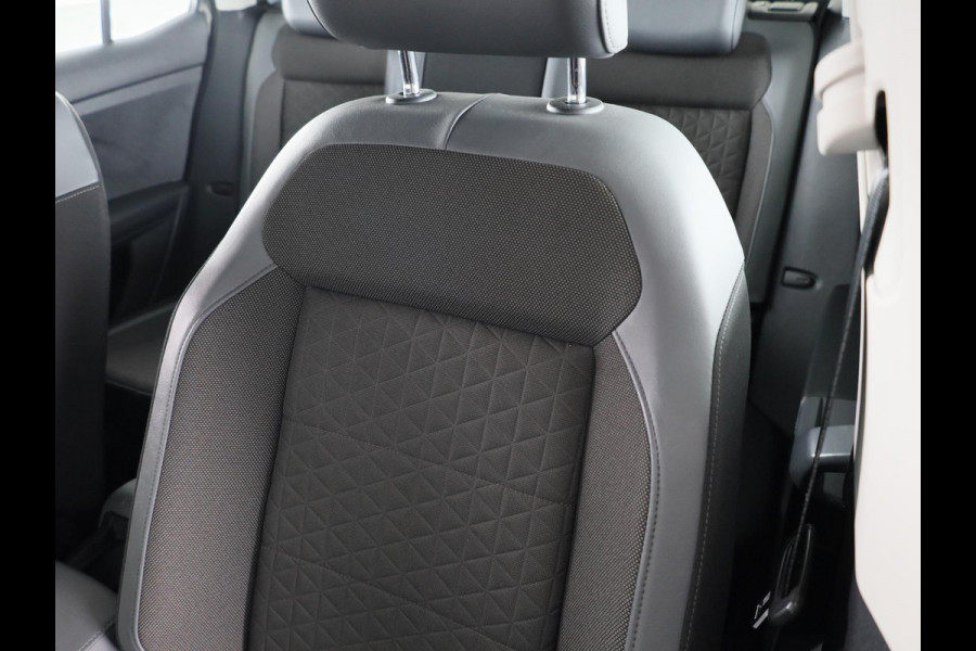 Volkswagen T-Cross 1.0 TSI Style 110 pk Automaat (DSG) | Navigatie | Parkeersensoren | Achteruitrijcamera | Adaptieve cruise control | LED koplampen | Stoelverwarming |