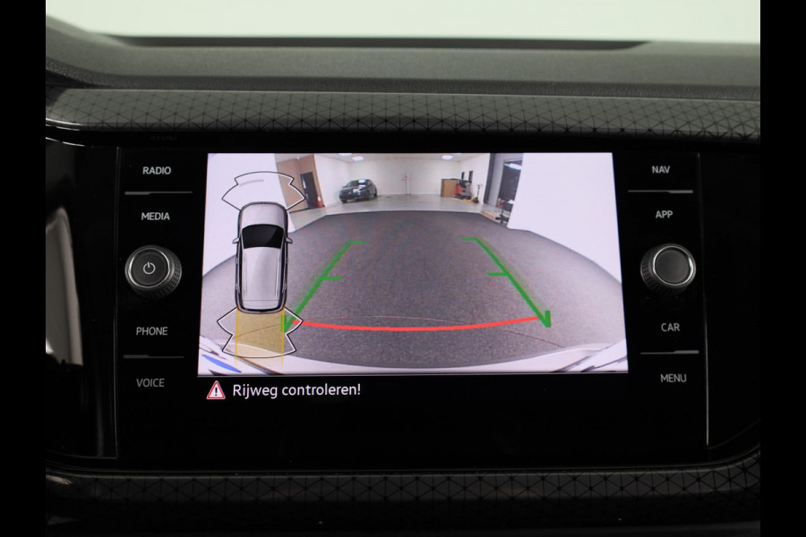 Volkswagen T-Cross 1.0 TSI Style 110 pk Automaat (DSG) | Navigatie | Parkeersensoren | Achteruitrijcamera | Adaptieve cruise control | LED koplampen | Stoelverwarming |