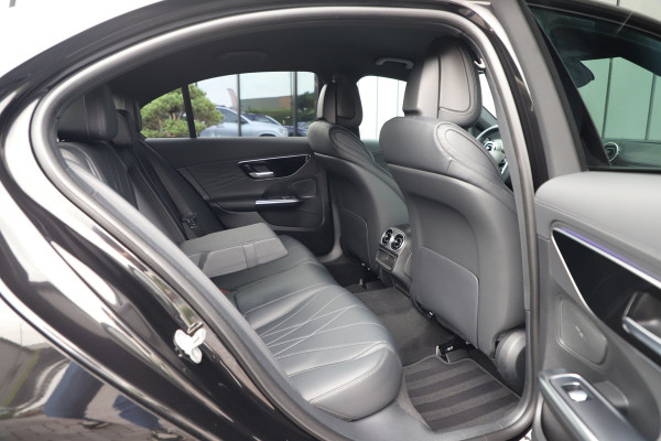 Mercedes-Benz C-Klasse 300e AMG | 313PK | Keyles-go | Memory | Digital-light | Sfeerverlichting | Distronic | Stoelverw. | Stuurwielverw. | Standkachel Mercedes-Benz C-Klasse 300e AMG | 313PK | Keyles-go | Memory | Digital-light | Sfeerverlichting | Distronic | Stoelverw. | Stuurwielverw. | Standkachel