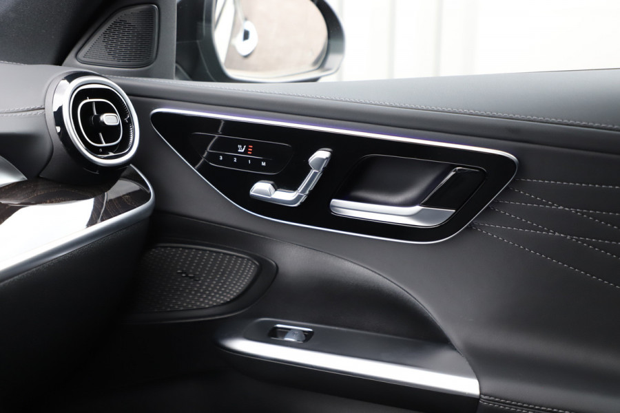 Mercedes-Benz C-Klasse 300e AMG | 313PK | Keyles-go | Memory | Digital-light | Sfeerverlichting | Distronic | Stoelverw. | Stuurwielverw. | Standkachel Mercedes-Benz C-Klasse 300e AMG | 313PK | Keyles-go | Memory | Digital-light | Sfeerverlichting | Distronic | Stoelverw. | Stuurwielverw. | Standkachel