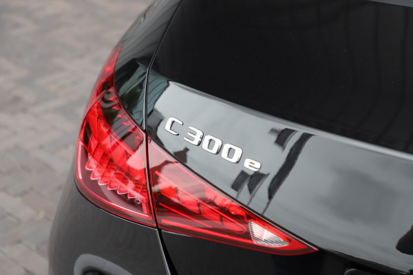 Mercedes-Benz C-Klasse 300e AMG | 313PK | Keyles-go | Memory | Digital-light | Sfeerverlichting | Distronic | Stoelverw. | Stuurwielverw. | Standkachel Mercedes-Benz C-Klasse 300e AMG | 313PK | Keyles-go | Memory | Digital-light | Sfeerverlichting | Distronic | Stoelverw. | Stuurwielverw. | Standkachel