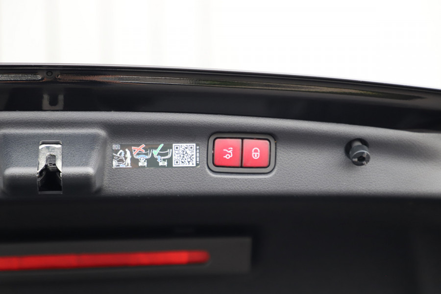 Mercedes-Benz C-Klasse 300e AMG | 313PK | Keyles-go | Memory | Digital-light | Sfeerverlichting | Distronic | Stoelverw. | Stuurwielverw. | Standkachel Mercedes-Benz C-Klasse 300e AMG | 313PK | Keyles-go | Memory | Digital-light | Sfeerverlichting | Distronic | Stoelverw. | Stuurwielverw. | Standkachel
