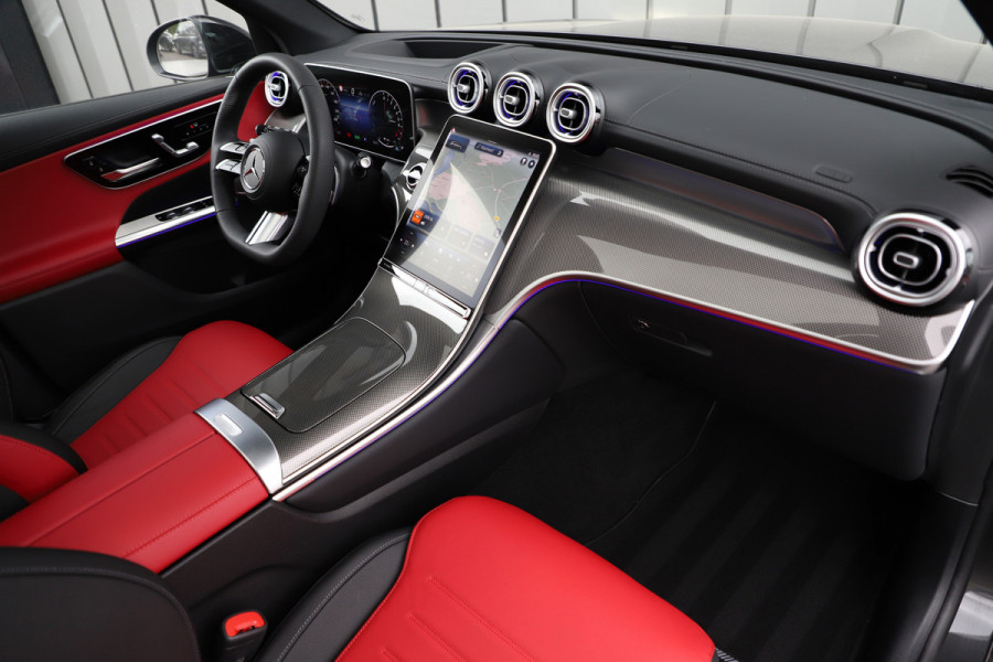 Mercedes-Benz GLC 300e AMG 4-Matic | 313PK | Achterasbesturing | Luchtvering | Head-up | Pano | Keyles-go | Sfeerverlichting | Distronic | Burmest Mercedes-Benz GLC 300e AMG 4-Matic | 313PK | Achterasbesturing | Luchtvering | Head-up | Pano | Keyles-go | Sfeerverlichting | Distronic | Burmest