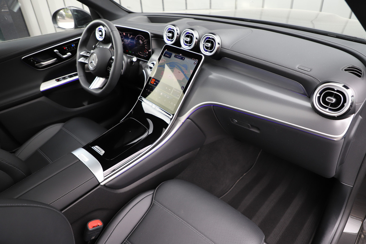 Mercedes-Benz GLC 300e AMG 4-Matic | 313PK | Achterasbesturing | Luchtvering | Head-up | Massage | Keyles-go | Pano | Burmester | ACC | Digital-li