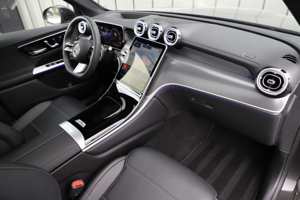 Mercedes-Benz GLC 300e AMG 4-Matic | 313PK | Achterasbesturing | Luchtvering | Head-up | Massage | Keyles-go | Pano | Burmester | ACC | Digital-li Mercedes-Benz GLC 300e AMG 4-Matic | 313PK | Achterasbesturing | Luchtvering | Head-up | Massage | Keyles-go | Pano | Burmester | ACC | Digital-li