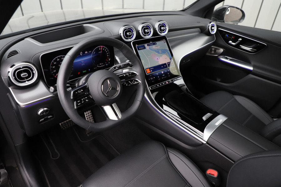 Mercedes-Benz GLC 300e AMG 4-Matic | 313PK | Achterasbesturing | Luchtvering | Head-up | Massage | Keyles-go | Pano | Burmester | ACC | Digital-li Mercedes-Benz GLC 300e AMG 4-Matic | 313PK | Achterasbesturing | Luchtvering | Head-up | Massage | Keyles-go | Pano | Burmester | ACC | Digital-li