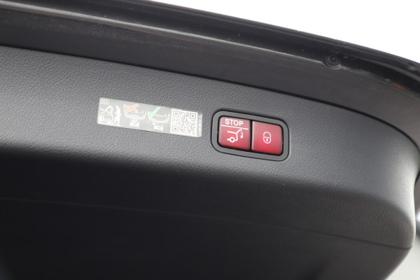 Mercedes-Benz GLC 300e AMG 4-Matic | 313PK | Achterasbesturing | Luchtvering | Head-up | Massage | Keyles-go | Pano | Burmester | ACC | Digital-li Mercedes-Benz GLC 300e AMG 4-Matic | 313PK | Achterasbesturing | Luchtvering | Head-up | Massage | Keyles-go | Pano | Burmester | ACC | Digital-li