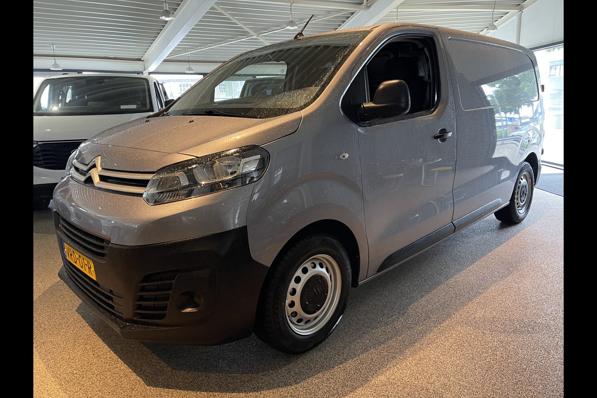 Citroën Jumpy 1.5 BlueHDI 120pk M Club L2H1 / vaste prijs rijklaar € 16.950 ex btw / lease vanaf € 285 / airco / cruise control / bijrijdersbank / grijs metallic / navigatie / euro 6 / bpm vrij Citroën Jumpy 1.5 BlueHDI 120pk M Club L2H1 / vaste prijs rijklaar € 16.950 ex btw / lease vanaf € 285 / airco / cruise control / bijrijdersbank / grijs metallic / navigatie / euro 6 / bpm vrij