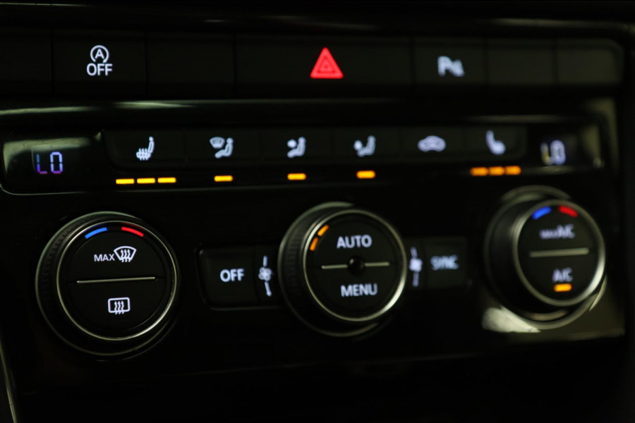 Volkswagen T-Roc 1.5 TSI Sport PANODAK/STOELV/LANEASSIST/ACC/CAM/VOL
