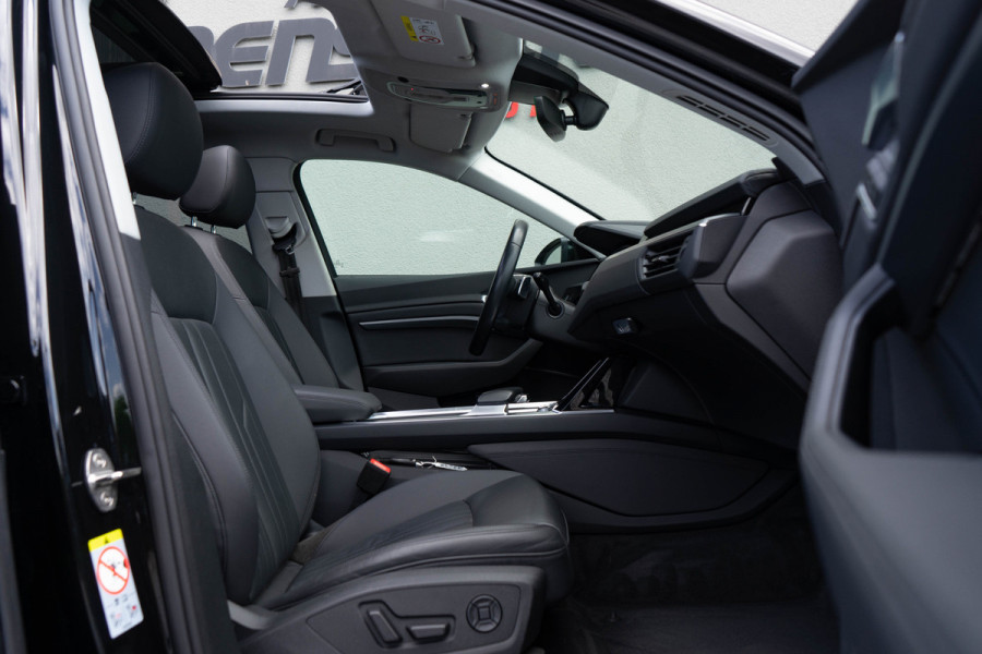 Audi e-tron 50 Quattro / Standkachel/ Luchtvering/ Adaptive Cruise Control/ Trekhaak/ Panoramadak/ 230kW (313PK)