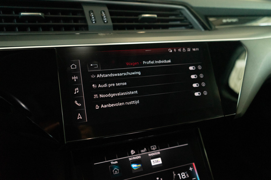 Audi e-tron 50 Quattro / Standkachel/ Luchtvering/ Adaptive Cruise Control/ Trekhaak/ Panoramadak/ 230kW (313PK)