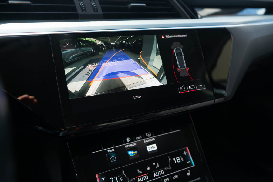 Audi e-tron 50 Quattro / Standkachel/ Luchtvering/ Adaptive Cruise Control/ Trekhaak/ Panoramadak/ 230kW (313PK)