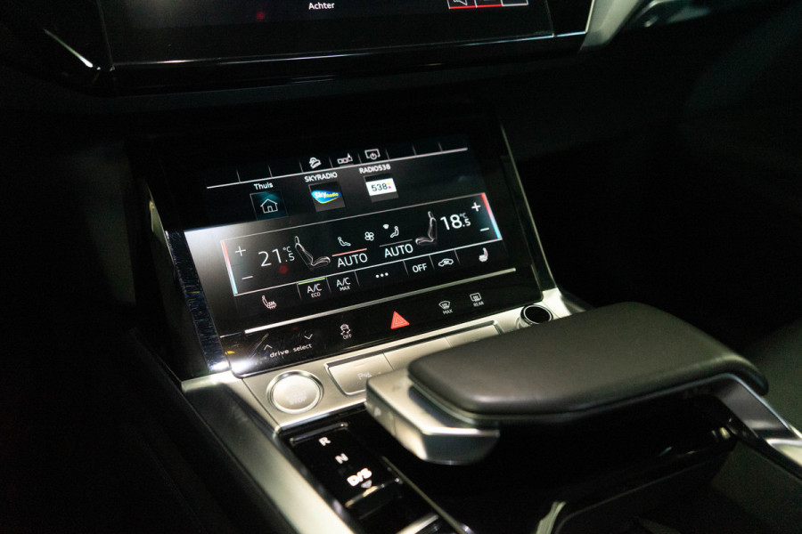 Audi e-tron 50 Quattro / Standkachel/ Luchtvering/ Adaptive Cruise Control/ Trekhaak/ Panoramadak/ 230kW (313PK)