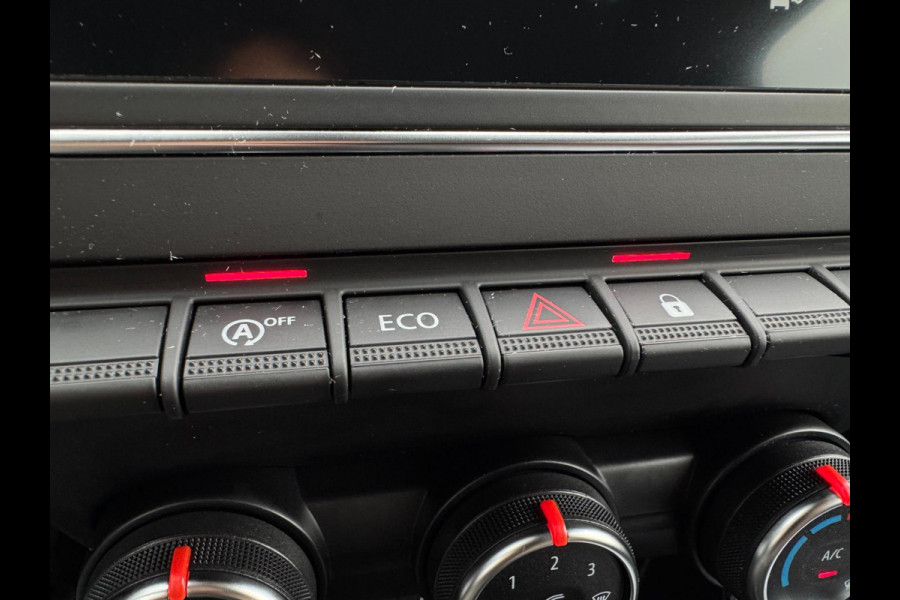 Renault Clio 1.0 TCe Zen NL AUTO / 4-SEIZOENENBANDEN / NAVI / CRUISE / PARKEERSENSOREN ACHTER / CARPLAY