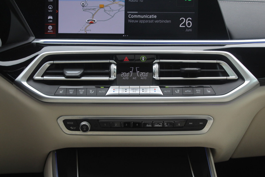 BMW X5 xDrive30d High Exe. 7p. M Sport / Trekhaak / Panoramadak / Camera / Head-up / Softclose / 20'' / Harman Kardon / Luchtvering / Laser LED / Keyless / Leder / Apple CarPlay / Stuurverwarming / DAB / ACC / Zonnescherm zijruite