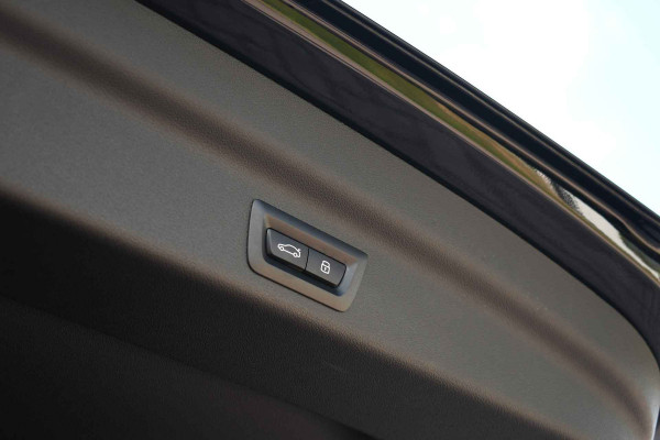 BMW X1 xDrive25e M-Sport Pano 360 HUD Adp-onderstel Shadowline