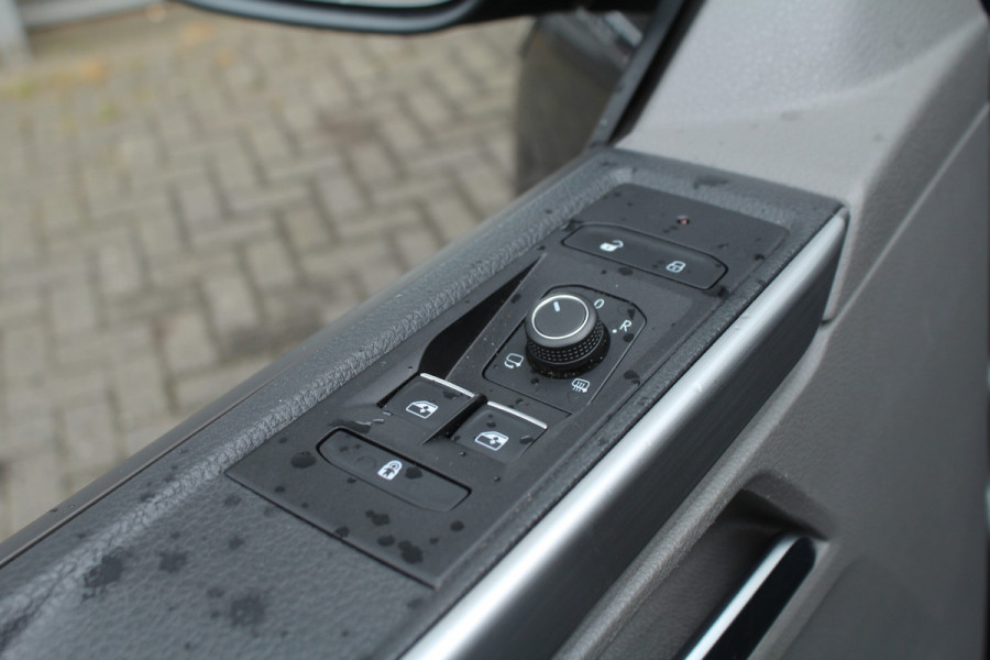 Volkswagen Transporter 2.0 TDI 150pk L2H1 28 Bulli AUTOMAAT NL-Auto NAP Airco Cruise Navi Camera LMV Leder Trekhaak 2500kg