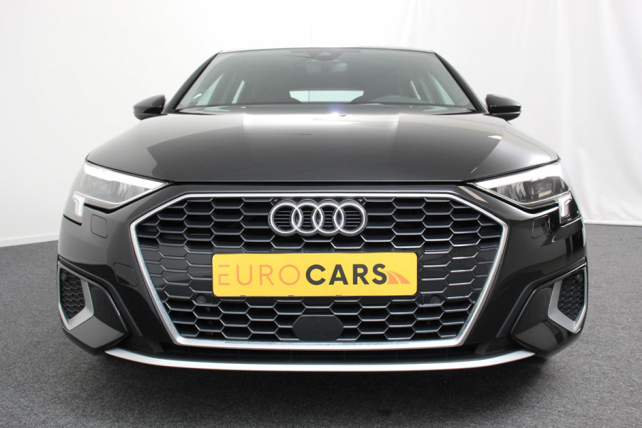 Audi A3 Sportback 35 TFSI 150pk S-Tronic / Automaat Business Edition Audi A3 Sportback 35 TFSI 150pk S -Tronic Business Edition *** Nieuw Model *** | Navigatie | Climate control | Cruise control Adaptive | DAB | Digitale Cockpit | Lichtmetalen velgen | Parkeer sensoren | Stoelverwarming