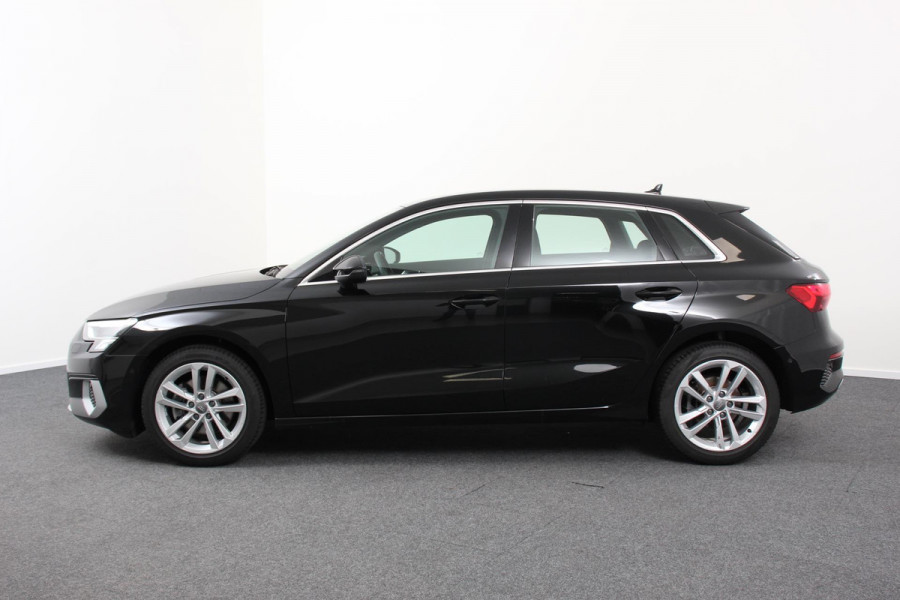 Audi A3 Sportback 35 TFSI 150pk S-Tronic / Automaat Business Edition Audi A3 Sportback 35 TFSI 150pk S -Tronic Business Edition *** Nieuw Model *** | Navigatie | Climate control | Cruise control Adaptive | DAB | Digitale Cockpit | Lichtmetalen velgen | Parkeer sensoren | Stoelverwarming