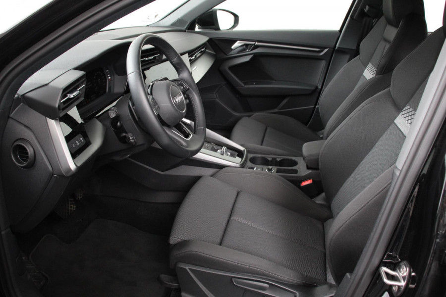 Audi A3 Sportback 35 TFSI 150pk S-Tronic / Automaat Business Edition Audi A3 Sportback 35 TFSI 150pk S -Tronic Business Edition *** Nieuw Model *** | Navigatie | Climate control | Cruise control Adaptive | DAB | Digitale Cockpit | Lichtmetalen velgen | Parkeer sensoren | Stoelverwarming