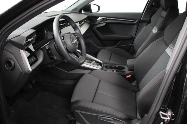 Audi A3 Sportback 35 TFSI 150pk S-Tronic / Automaat Business Edition Audi A3 Sportback 35 TFSI 150pk S -Tronic Business Edition *** Nieuw Model *** | Navigatie | Climate control | Cruise control Adaptive | DAB | Digitale Cockpit | Lichtmetalen velgen | Parkeer sensoren | Stoelverwarming