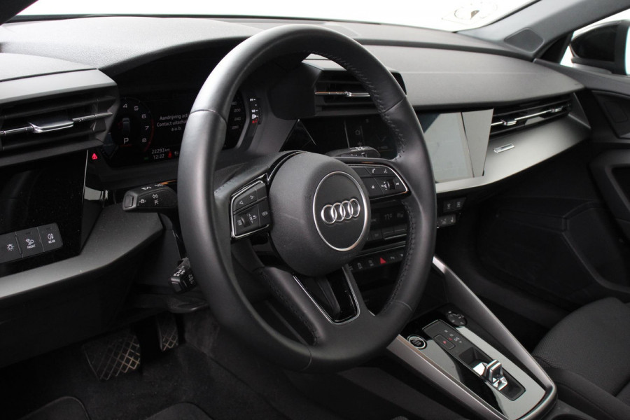 Audi A3 Sportback 35 TFSI 150pk S-Tronic / Automaat Business Edition Audi A3 Sportback 35 TFSI 150pk S -Tronic Business Edition *** Nieuw Model *** | Navigatie | Climate control | Cruise control Adaptive | DAB | Digitale Cockpit | Lichtmetalen velgen | Parkeer sensoren | Stoelverwarming