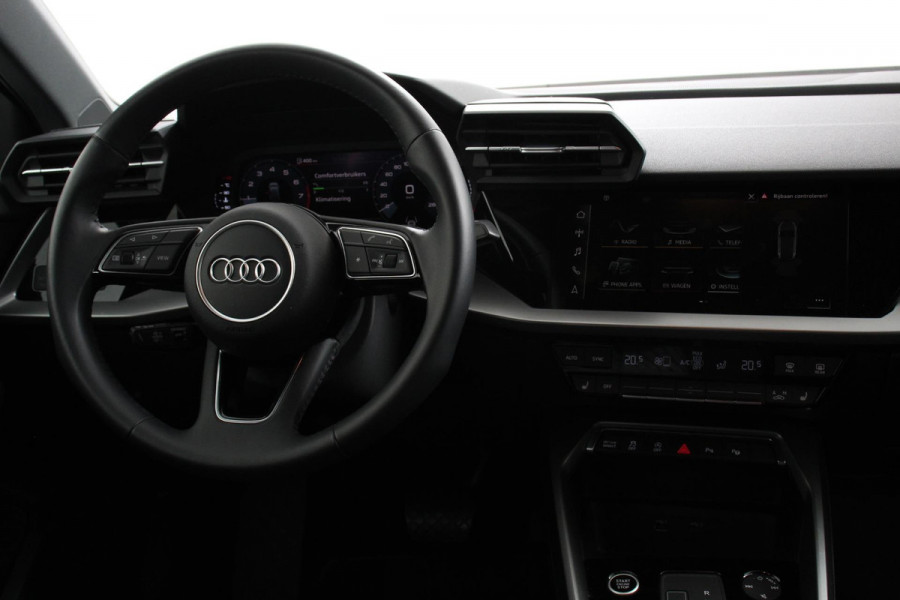 Audi A3 Sportback 35 TFSI 150pk S-Tronic / Automaat Business Edition Audi A3 Sportback 35 TFSI 150pk S -Tronic Business Edition *** Nieuw Model *** | Navigatie | Climate control | Cruise control Adaptive | DAB | Digitale Cockpit | Lichtmetalen velgen | Parkeer sensoren | Stoelverwarming