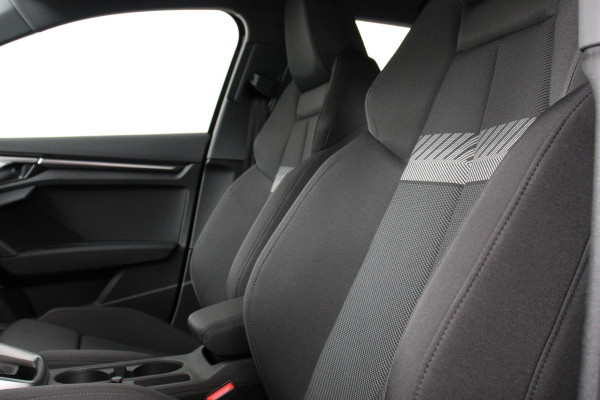 Audi A3 Sportback 35 TFSI 150pk S-Tronic / Automaat Business Edition Audi A3 Sportback 35 TFSI 150pk S -Tronic Business Edition *** Nieuw Model *** | Navigatie | Climate control | Cruise control Adaptive | DAB | Digitale Cockpit | Lichtmetalen velgen | Parkeer sensoren | Stoelverwarming