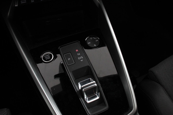 Audi A3 Sportback 35 TFSI 150pk S-Tronic / Automaat Business Edition Audi A3 Sportback 35 TFSI 150pk S -Tronic Business Edition *** Nieuw Model *** | Navigatie | Climate control | Cruise control Adaptive | DAB | Digitale Cockpit | Lichtmetalen velgen | Parkeer sensoren | Stoelverwarming
