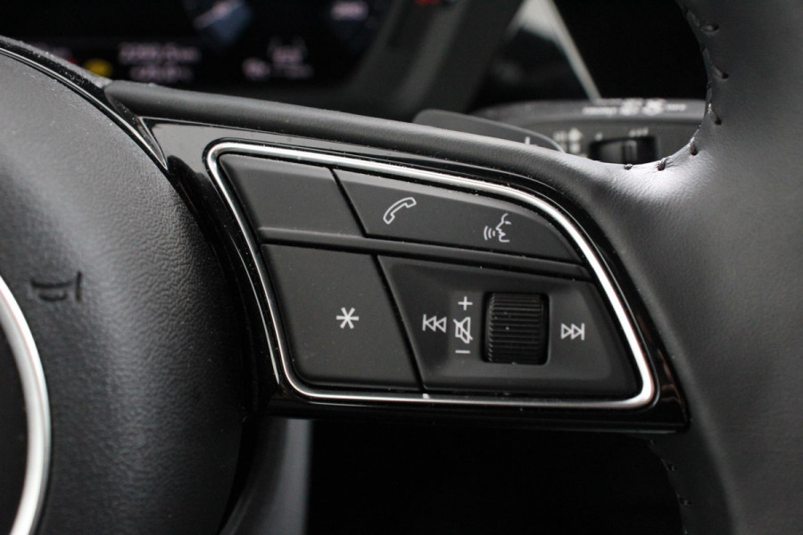Audi A3 Sportback 35 TFSI 150pk S-Tronic / Automaat Business Edition Audi A3 Sportback 35 TFSI 150pk S -Tronic Business Edition *** Nieuw Model *** | Navigatie | Climate control | Cruise control Adaptive | DAB | Digitale Cockpit | Lichtmetalen velgen | Parkeer sensoren | Stoelverwarming