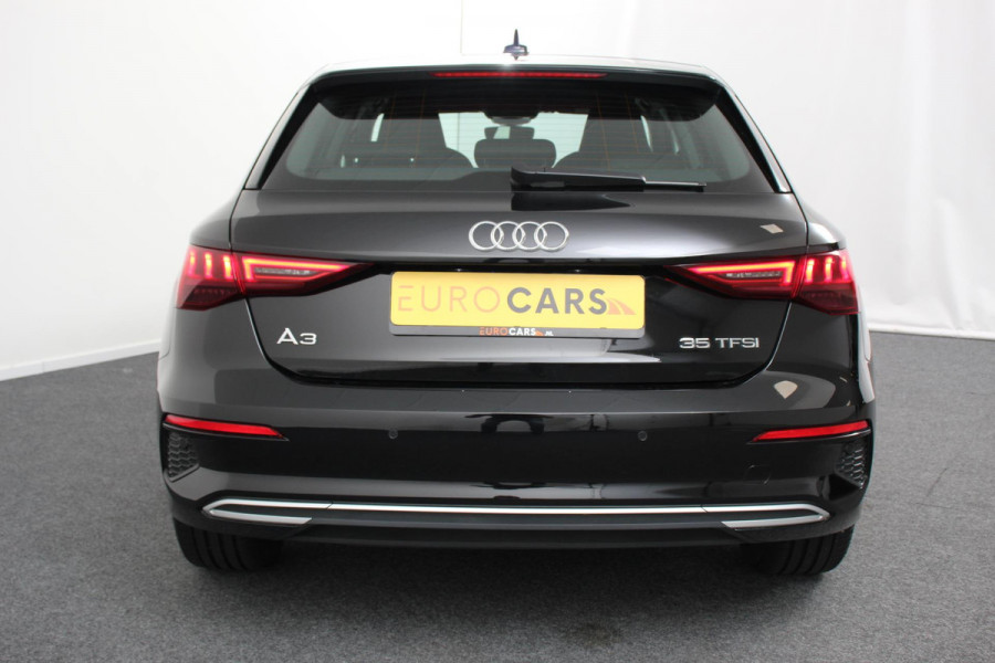 Audi A3 Sportback 35 TFSI 150pk S-Tronic / Automaat Business Edition Audi A3 Sportback 35 TFSI 150pk S -Tronic Business Edition *** Nieuw Model *** | Navigatie | Climate control | Cruise control Adaptive | DAB | Digitale Cockpit | Lichtmetalen velgen | Parkeer sensoren | Stoelverwarming